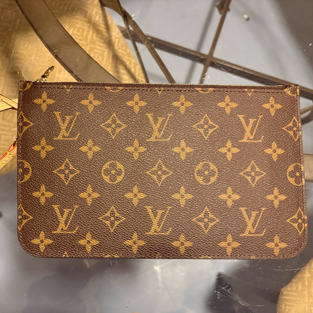 Louis Vuitton Signature Tote with Pouch Included - Picture 4 of 9